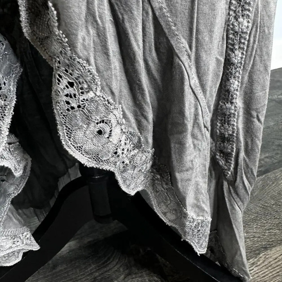 POL‎ Acid Wash High Low Smocked Waist Tunic Tank with Lace - Picture 2 of 6